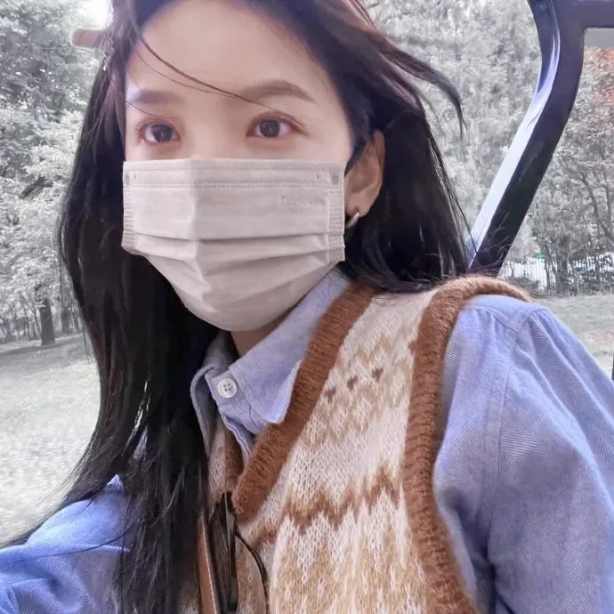 戴脚镣的女孩